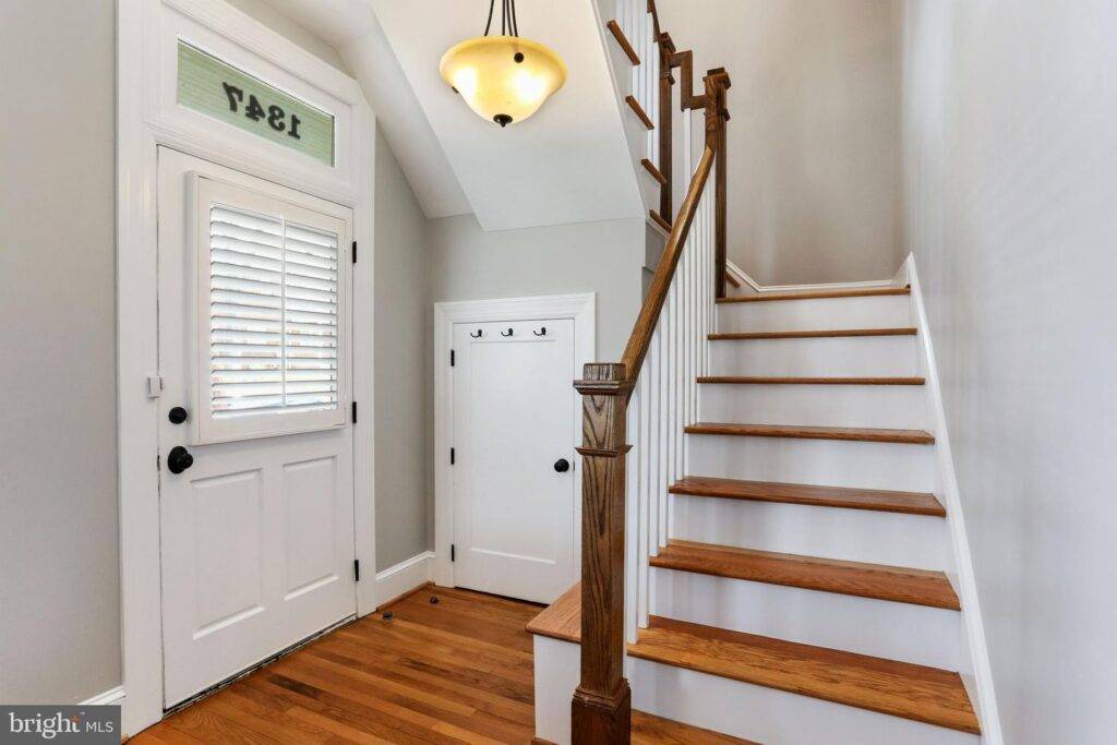 2022 4.14 Listing Photo Stairs